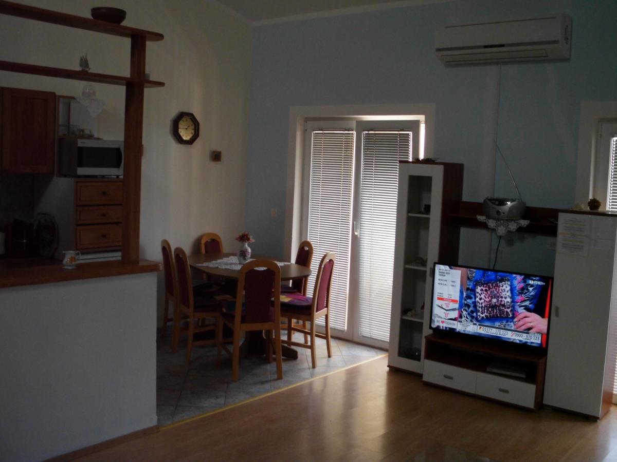 Apartments With A Parking Space Pinezici, Krk - 15269 Vrh  Exterior foto